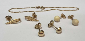 Lot 214 - Grp 9ct gold jewellery - fancy link fine chain bracelet, 3 x pair earr