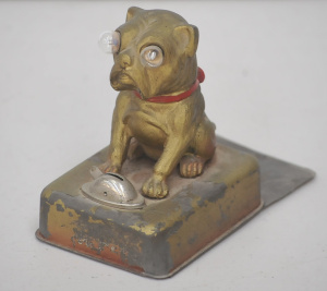 Lot 249 - 1930s Japanese Gilded Metal Googly Eye Bulldog Lamp 11cm H