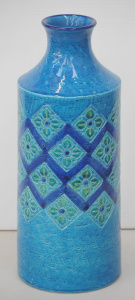 Lot 250 - Mid Century Italian Bitossi Rimini Blu Pottery Vase designed by Aldo L