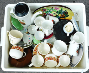 Lot 36 - Box lot of retro ceramics inc Meakin Coffee Set, Cups & Saucers etc