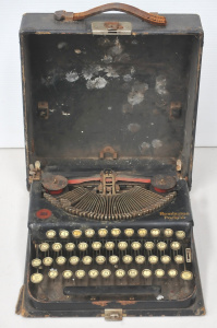 Lot 37 - 1920s Remington Portable typewriter with case - 30cm D