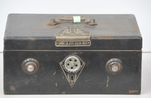 Lot 173 - High Class Cash Box steel combination safe with integrated alarm from