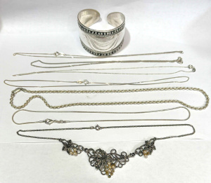 Lot 191 - 7 pces silver jewellery - 5 x fine chains, rope chain, unmarked very w