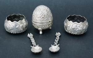 Lot 194 - Vintage Indian pressed silver cruet set with 2 salt cellars depicting