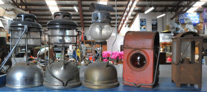 Lot 26 - 5 x Vintage Oil & Kerosene Lamps & Lanterns incl Tilly Lamp, Re