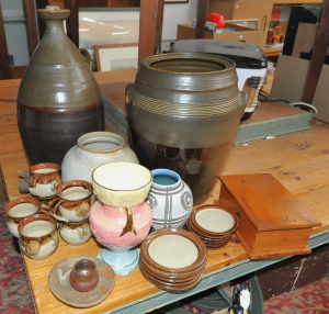 Lot 72 - Lot Australian Pottery incl Pots by Edinburgh Bendigo Pottery, Diana P