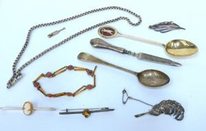 Lot 170 - Group lot vintage Sterling Silver - teaspoons, Brooches incl Marcasite