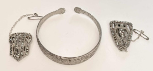 Lot 171 - 3 x pces Jewellery - 2 x Sterling silver Marcasite Dress clips & p