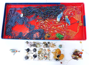 Lot 127 - Group lot vintage Costume Jewellery inc Beaded necklaces, brooches &am