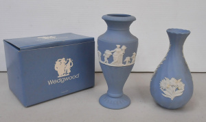 Lot 141 - 2 x Wedgwood Jasperware vases (1 boxed), taller 16cm H