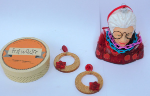 Lot 164 - 2 pces inc Boxed Erst Wilder Loop Earrings - Christmasy & Iris Apf