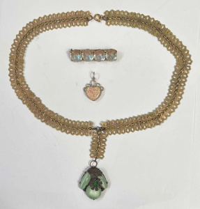 Lot 170 - 3 x pces Jewellery - heart shaped 925 pendant, vintage gilt metal coll