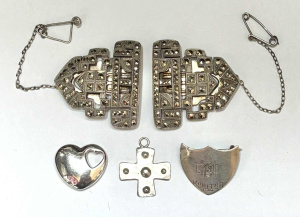 Lot 177 - Grp silver jewellery - pr Art Deco Marcasite dress clips, 2 x pendants