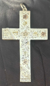 Lot 181 - c1890 lge Sterling silver Cross pendant with applied flowers and leave