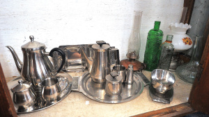 Lot 76 - Mixed lot inc 2 vintage kerosene lamps (taller 35cm H), Mid-century Sta