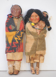 Lot 119 - 2 x early 20thC Skookum Bully Good Indian dolls - mother with baby and