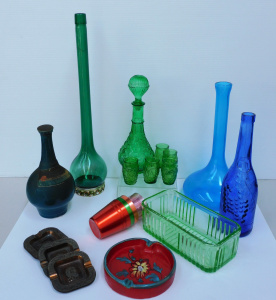 Lot 148 - Mixed lot of vintage items inc green Depression glass fridge box (no l