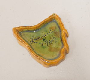 Unmarked John Campbell Australian Pottery Tasmania shaped Souvenir Dish inscribe