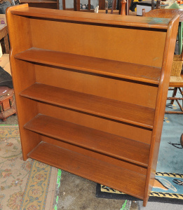 Lot 12 - Vintage light sained Oak 1950s Bookshelf - 5 x shelves, stepped in top