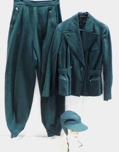 Lot 15 - 1930s 3pce Woolen Dark Green Ski Suit by LillyWhites (London sports ret