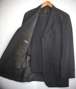 Lot 17 - Modern 3 button Hugo Boss men's suit in black light weight wool - appro