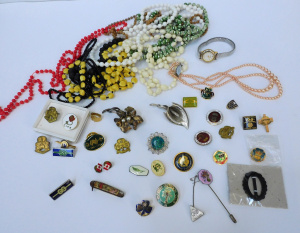 Lot 99 - Group of Vintage Costume Jewellery & Badges inc Beads, Brooches, Gi