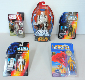 Lot 100 - Group lot - Vintage & Modern Mint Carded Star Wars Action Figures