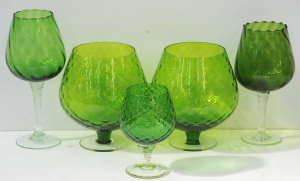 Lot 136 - 5 x Vintage Italian Empoli green glass Brandy Balloons - some with cle