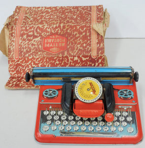Lot 139 - Boxed vintage Mettoy Portable toy typewriter - box 31cm W