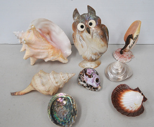 Lot 163 - Group lot vintage shells inc Owl figure 22cm H, Figural shell with sea