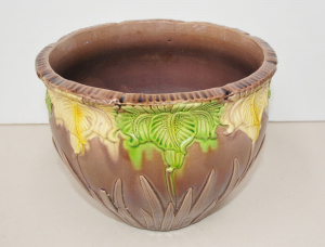 Lot 196 - Japanese Awaji Ware jardiniere with floral decoration 24 5cm W
