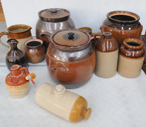 Lot 73 - Group lot vintage Stoneware inc Hot water Bottle, Bendigo Pottery bread