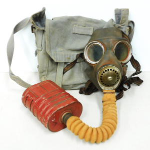 Lot 138 - WWII Kenworth No 4 gas mask marked 941 and cannister marked No 4A 1941