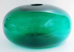 Lot 200 - Lge vintage green art glass donut shaped Vase - approx 20 cms H 34cms