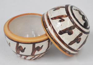 Lot 216 - Chris Sanders oval shaped lidded pottery vessel - white glaze with pai