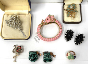 Lot 30 - Grp costume jewellery - Kenneth Jay Lane elephant bangle, pr Lawrence V