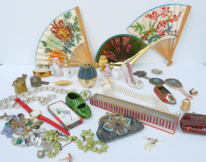 Lot 35 - Mixed lot of vintage and modern items inc costume jewellery, 1950s sewi
