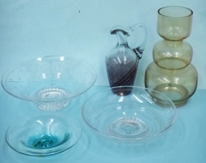 Lot 113 - Group lot - Vintage & Modern Glass - 2 x Stuart 'Star' pattern Foo