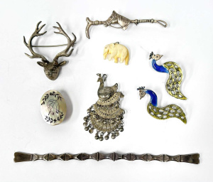 Lot 124 - Mx lot mainly jewellery incl silver enamel peacock earrings, horse &am