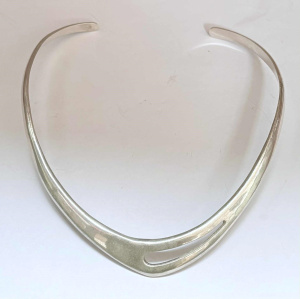 Lot 137 - Vintage Taxco Mexican Sterling Silver Choker - approx 50 grms