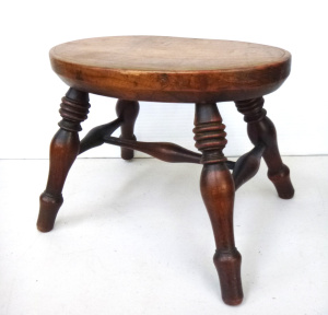 Lot 165 - Very fine Victorian elm turned leg milking stool - 23cm W