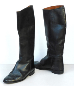 Lot 12 - Pair vintage Black Leather Unisex riding boots - Size 9 - heel to top 4