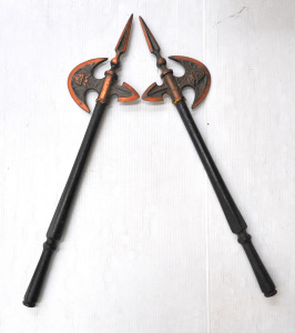Lot 119 - Pair of vintage 1970s decorative medieval style battle axes (90cm L)