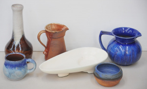 Lot 137 - Group of vintage Australian and other pottery inc Beryl Armstrong mug