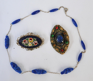 Lot 156 - 3 x pces jewellery - 1920s silver Lapis bead necklace, gilt paste broo