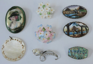 Lot 157 - Grp mainly vintage brooches - silver Pawa, silver pearl, 2 x oval Egy