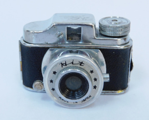 Lot 162 - Japanese Hit Sub miniature Spy camera with original leather case 3 cm