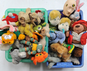 Large lot of 2 boxes of vintage and modern soft toys inc Jakas bear, Garfield, b