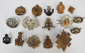 Group lot vintage Military badges inc WW2 Scots Guard, Cap Badges - WW1 British