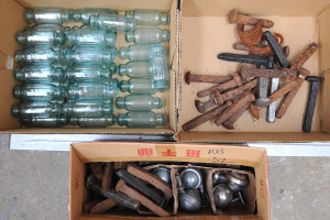 Lot 49 - Mixed lot of vintage items inc 33 vintage Japanese glass Rolling Pin fi